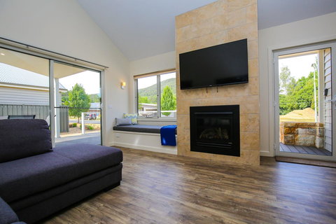 Amber Mist Villa Two - Accommodation Port Hedland 0