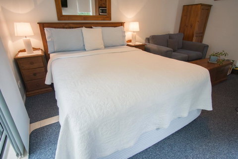 Debbie\'s Place - Accommodation Port Hedland 12