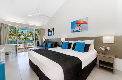 By The Sea Port Douglas - Accommodation Port Hedland 4