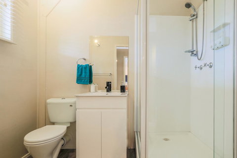 Bed & Breakfast 1 Bedroom Guest House - Accommodation Port Hedland 6