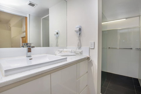 Tiki Hotel Apartments Surfers Paradise - Accommodation Port Hedland 5