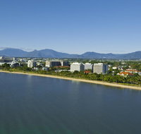 Holiday Inn Cairns Harbourside - Accommodation Port Hedland