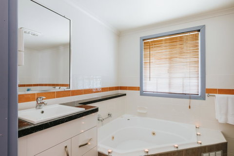 Apple Blossom Cottages - Accommodation Port Hedland 9
