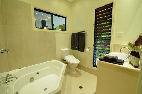 Misty Mountains Rainforest Retreat - Accommodation Port Hedland 12