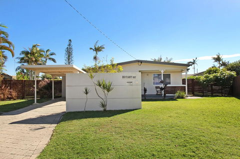 6 Botany Court Marcoola Beach - Pet Friendly 500 Bond - Accommodation Port Hedland 0
