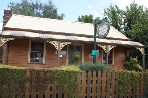 Westbury Gingerbread Cottages - Accommodation Port Hedland 2