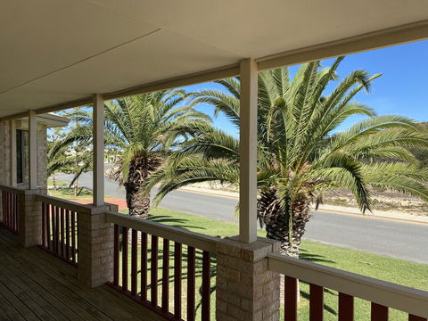 Whispering Palms - Accommodation Port Hedland 1