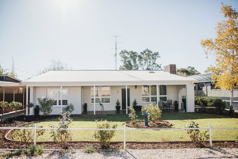 White On Wright Clare - Accommodation Port Hedland 0