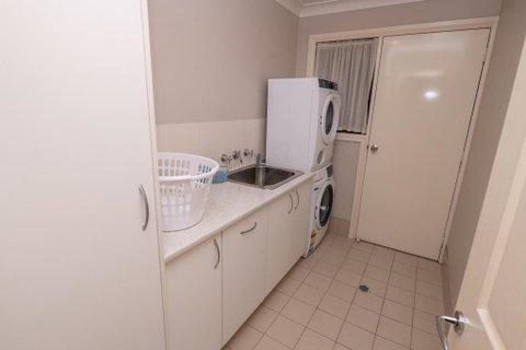 Wonderful Windred Modern, Comfy, Quiet - Accommodation Port Hedland 2