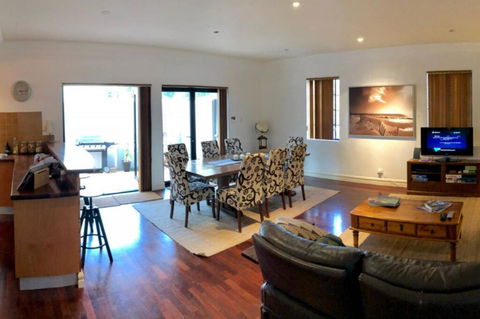 Zero Contact Private CBD-Social-Chillout-Oasis With Outdoors For You & Friends - Accommodation Port Hedland 0