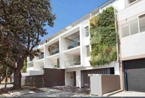 A Modern Two Bedroom Apartment! Quiet, Secure And 1 Minute Walk To Bondi Beach! - Accommodation Port Hedland 3