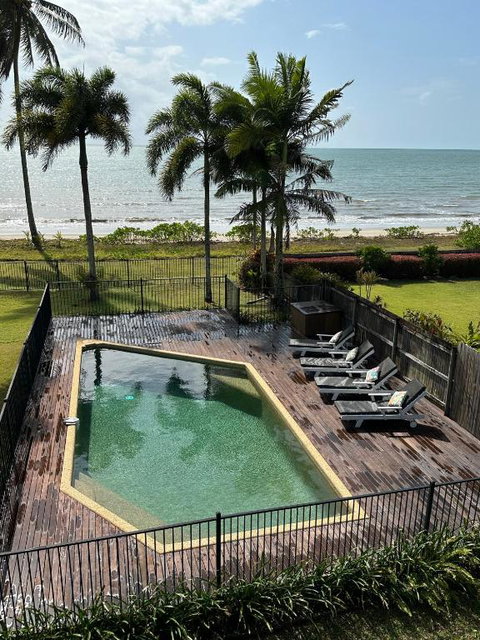 ABSOLUTE BEACHFRONT BLISS - NEWELL BEACH - 10 Metres To The Ocean - Accommodation Port Hedland 0