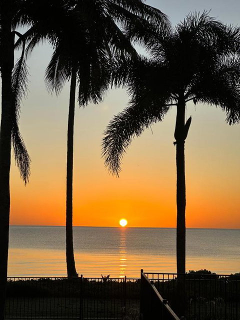 ABSOLUTE BEACHFRONT BLISS - NEWELL BEACH - 10 Metres To The Ocean - Accommodation Port Hedland 2