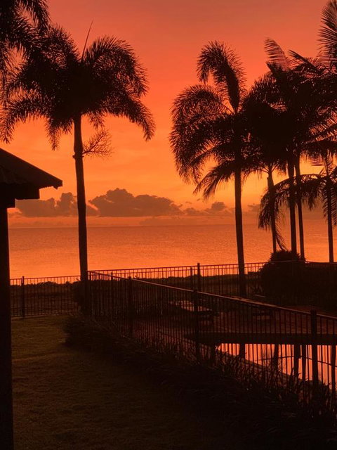 ABSOLUTE BEACHFRONT BLISS - NEWELL BEACH - 10 Metres To The Ocean - Accommodation Port Hedland 1