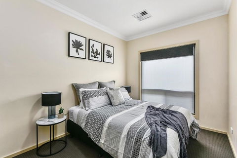 Accommodation On Lansell 1 Being Unit 1 Of 6 Lansell Street - Accommodation Port Hedland 3