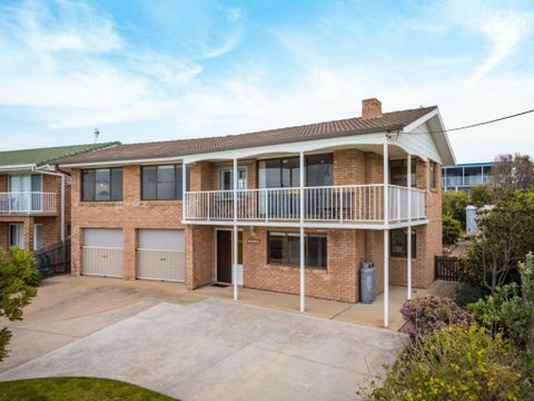 Allawah Beach House - 29 Dalmeny Drive, Kianga - Accommodation Port Hedland 0