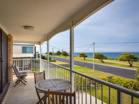 Allawah Beach House - 29 Dalmeny Drive, Kianga - Accommodation Port Hedland 2