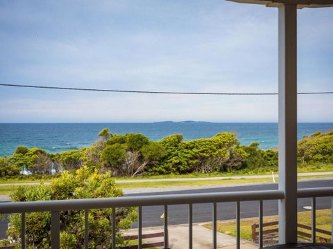 Allawah Beach House - 29 Dalmeny Drive, Kianga - Accommodation Port Hedland 3