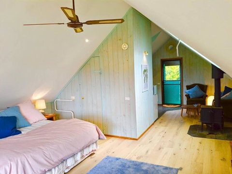 Alyeska Loft - Apollo Bay Studio Loft Apartment - Accommodation Port Hedland 0
