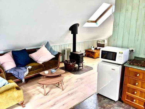 Alyeska Loft - Apollo Bay Studio Loft Apartment - Accommodation Port Hedland 4