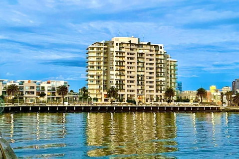 Amzing Ocean View Spacious Three Bedrooms Apartment Port Melbourne - Accommodation Port Hedland 3