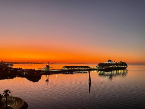 Amzing Ocean View Spacious Three Bedrooms Apartment Port Melbourne - Accommodation Port Hedland 2