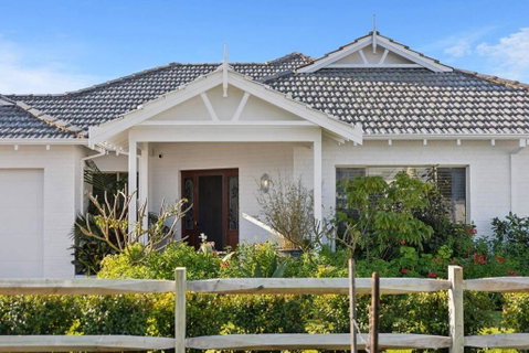 Allumina - Stylish Pet Friendly Beachside Retreat - Accommodation Port Hedland 1