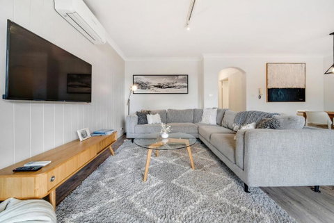 Avalanche 3 - 3BR Apartment L Central Location L Balcony L WiFi - Accommodation Port Hedland 1