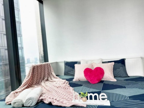 AUS 3415 - 2BR Luxurious Suite FREE PARKING Near Yarra River And Crown - Accommodation Port Hedland 3