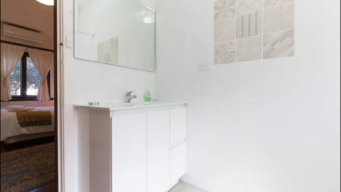 B4 Crawley Apartment 1 BRM & Sleepout Near UWA - Accommodation Port Hedland 3