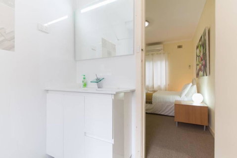 B5 Crawley Apartment 1 BRM & Sleepout Near UWA - Accommodation Port Hedland 2