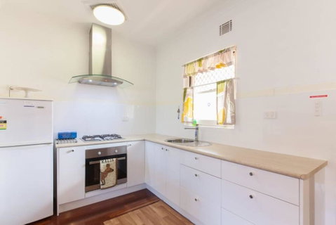B8 Crawley Apartment 1 BRM & Sleepout Near UWA - Accommodation Port Hedland 2