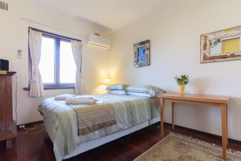 B8 Crawley Apartment 1 BRM & Sleepout Near UWA - Accommodation Port Hedland 3