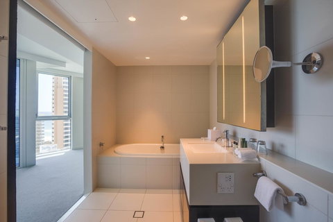 Hilton Surfers Paradise Hotel & Residences - Accommodation Port Hedland 4