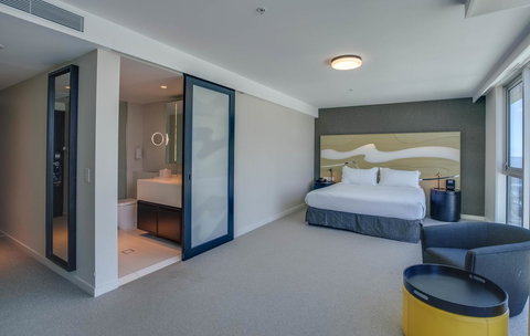 Hilton Surfers Paradise Hotel & Residences - Accommodation Port Hedland 10