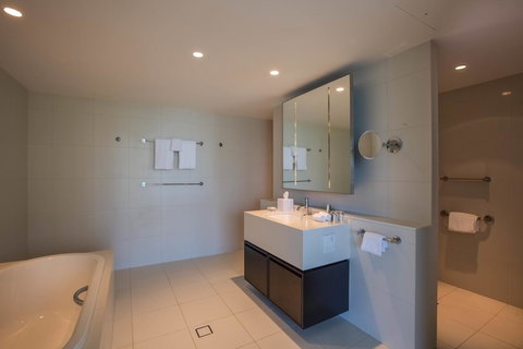 Hilton Surfers Paradise Hotel & Residences - Accommodation Port Hedland 7