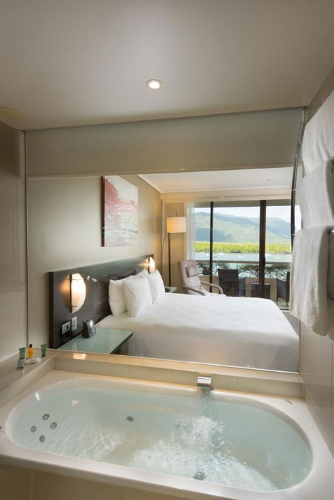 Hilton Cairns - Accommodation Port Hedland 2