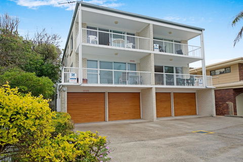LISTEN TO THE SURF From Rickman Pde, Woorim - Accommodation Port Hedland 17