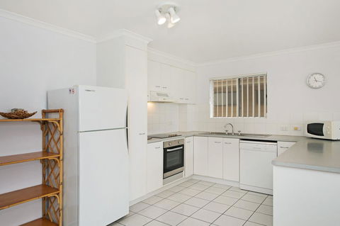 LISTEN TO THE SURF From Rickman Pde, Woorim - Accommodation Port Hedland 14