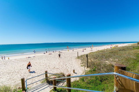 LISTEN TO THE SURF From Rickman Pde, Woorim - Accommodation Port Hedland 15