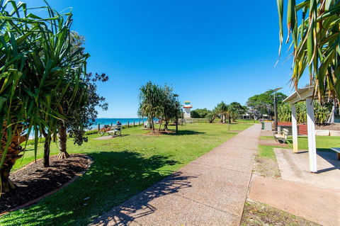 LISTEN TO THE SURF From Rickman Pde, Woorim - Accommodation Port Hedland 7