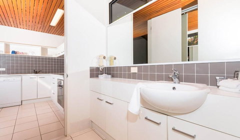 #162 Nautilus Resort - Accommodation Port Hedland 3
