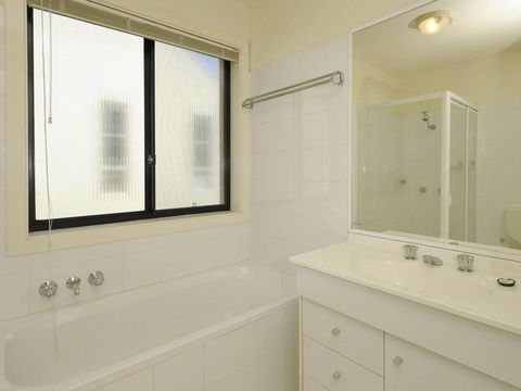 'Bagnall Views' 2/161 Government Rd - Stylish & Modern Duplex Across The Road To The Waters Edge - Accommodation Port Hedland 1
