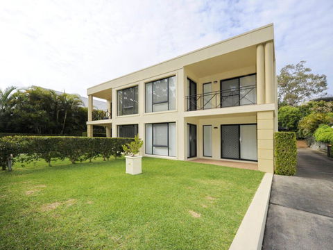 'Bagnall Views' 2/161 Government Rd - Stylish & Modern Duplex Across The Road To The Waters Edge - Accommodation Port Hedland 0