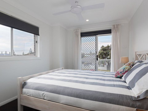 'Birubi Breezes', 2/7 Fitzroy St - Large Duplex With Air Conditioning, WIFI & Only 5 Minute Walk To The Beach - Accommodation Port Hedland 3