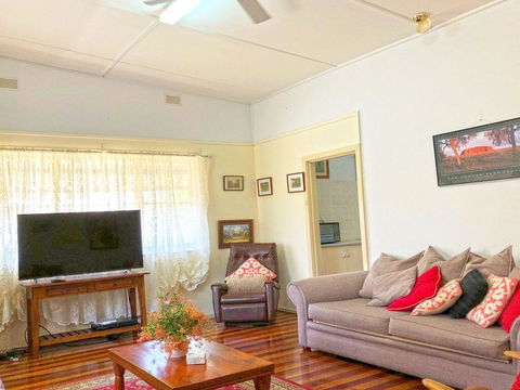 'Daves Place', 27 Rigney St - Holiday House With WIFI, Aircon & Boat Parking - Accommodation Port Hedland 1