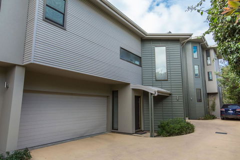 'Rolling Waves 2' On Ocean Drive - Accommodation Port Hedland 1