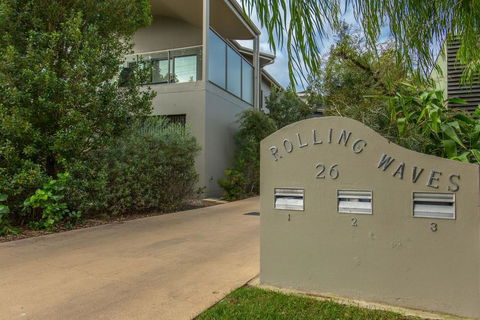 'Rolling Waves 2' On Ocean Drive - Accommodation Port Hedland 0