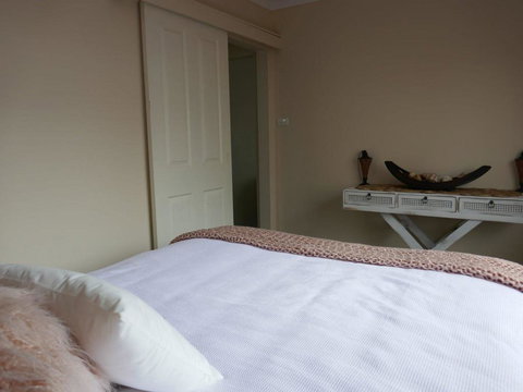 'Sandy Bottoms' With WiFi Just Moments From Beach - Accommodation Port Hedland 2