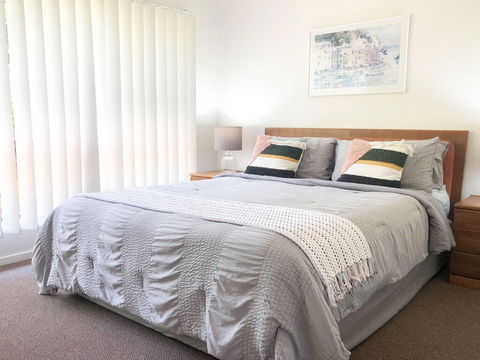 'Sandy Palms' 28 Moorooba Cr - Beautiful Home With Wifi, Air-con And Boat Parking - Accommodation Port Hedland 1